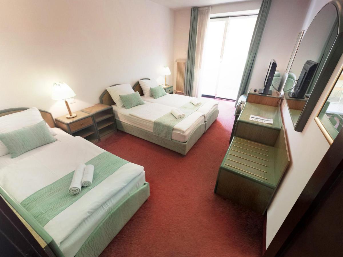 Hotel Lucija โมสต์ นา โซชิ ภายนอก รูปภาพ